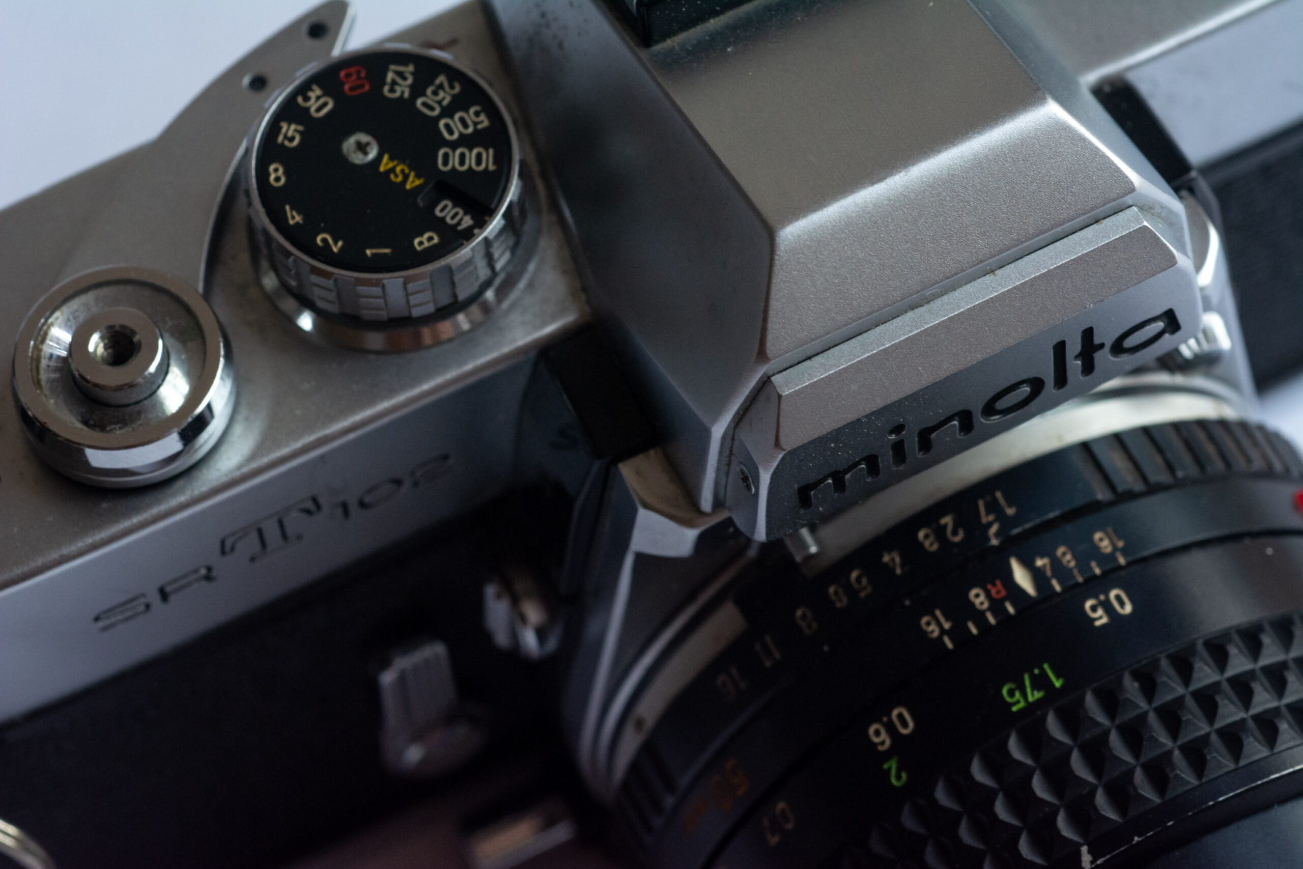 Về Minolta SRT-102